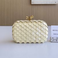 Bottega Veneta Knot Clutch In Intreccio Petal Lambskin Beige