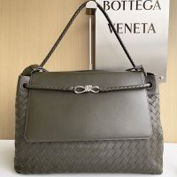 Bottega Veneta Large Andiamo Messenger Bag In Intrecciato Calfskin Olive