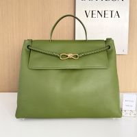 Bottega Veneta Large Ciao Ciao Top Handle Bag In Silky Calfskin Green