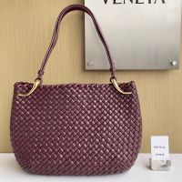 Bottega Veneta Large Clicker Shoulder Bag In Intrecciato Leather Burgundy