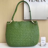 Bottega Veneta Large Clicker Shoulder Bag In Intrecciato Leather Green