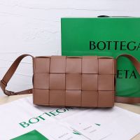 Bottega Veneta Medium Cassette Crossbody Bag In Intreccio Calfskin Brown