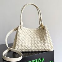 Bottega Veneta Medium Parachute Shoulder Bag In Intrecciato Leather Beige