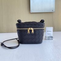 Bottega Veneta Mini Vanity Case In Intrecciato Leather Navy Blue
