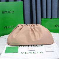 Bottega Veneta Pouch In Calfskin Cherry