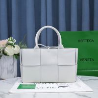 Bottega Veneta Small Arco Tote 30 In Intreccio Lambskin White/Black