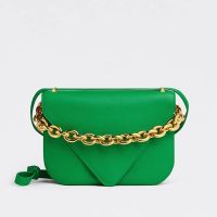 Bottega Veneta Small Mount Envelope Bag In Grained Calfskin Green