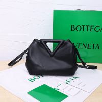 Bottega Veneta Small Point Top Handle Bag In Calfskin Black