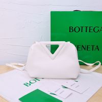 Bottega Veneta Small Point Top Handle Bag In Calfskin White