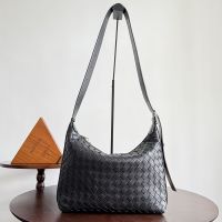 Bottega Veneta Small Traveler Hobo bag In Intrecciato Leather Black