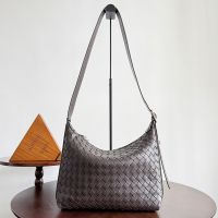 Bottega Veneta Small Traveler Hobo bag In Intrecciato Leather Dark Brown