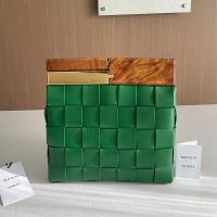 Bottega Veneta Snap Clutch In Intrecciato Lambskin Green