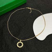 Bottega Veneta Twisted Circle Pendant Necklace In Metal Gold