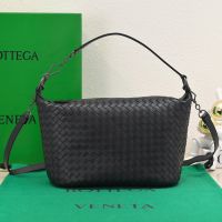 Bottega Veneta Medium Shoulder Bag In Intreccio Lambskin Black
