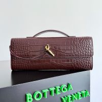 Bottega Veneta Andiamo Clutch In Crocodile Leather Burgundy