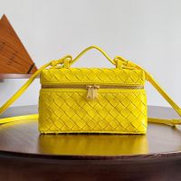 Bottega Veneta Bang Bang Vanity Case In Intrecciato Leather Yellow