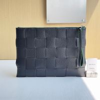 Bottega Veneta Large Cassette Flat Pouch In Intrecciato Grained Calfskin Black