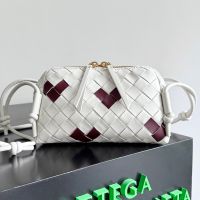 Bottega Veneta Concert Pouch In Intreccio Leather White/Red