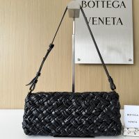 Bottega Veneta Kalimero Cha-Cha Clutch In Foulard Intrecciato Calfskin Black