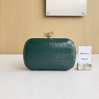 Bottega Veneta Knot Clutch In Crocodile Leather Green
