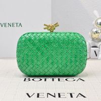 Bottega Veneta Knot Clutch In Intrecciato Snakeskin Green