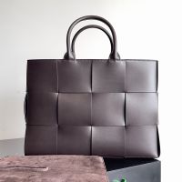 Bottega Veneta Medium Arco Tote 37 In Intreccio Leather Coffee