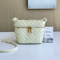 Bottega Veneta Mini Vanity Case In Intrecciato Leather Light Green