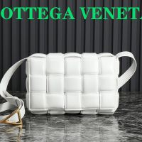 Bottega Veneta Large Cassette Crossbody Bag In Intreccio Padded Lambskin White