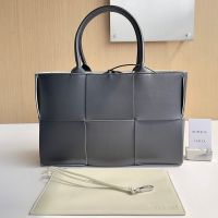 Bottega Veneta Small Arco Tote 30 In Intreccio Lambskin Black/Beige