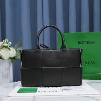 Bottega Veneta Small Arco Tote 30 In Intreccio Lambskin Black/White
