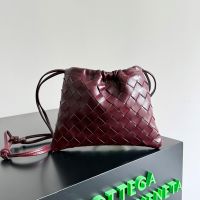 Bottega Veneta Small Dustbag In Intrecciato Leather Burgundy