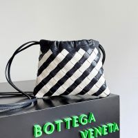 Bottega Veneta Small Dustbag In Intrecciato Leather Navy Blue/White