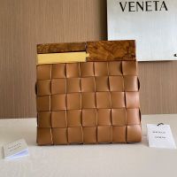 Bottega Veneta Snap Clutch In Intrecciato Lambskin Brown