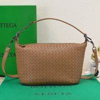 Bottega Veneta Medium Shoulder Bag In Intreccio Lambskin Brown