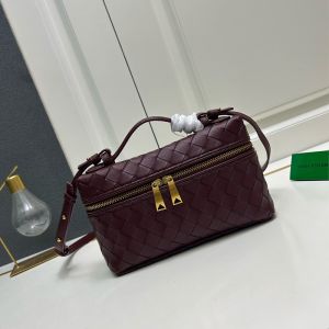 Bottega Veneta Bang Bang Vanity Case In Intrecciato Leather Burgundy