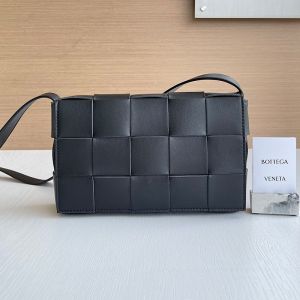 Bottega Veneta Medium Cassette Crossbody Bag In Intreccio Lambskin Black