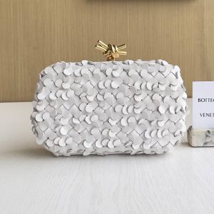 Bottega Veneta Knot Clutch In Intreccio Petal Lambskin White