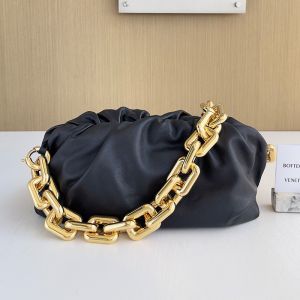 Bottega Veneta Chain Pouch In Shiny Calfskin Black/Gold
