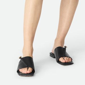 Bottega Veneta Solstice Flat Thong Slides Women Calfskin Black